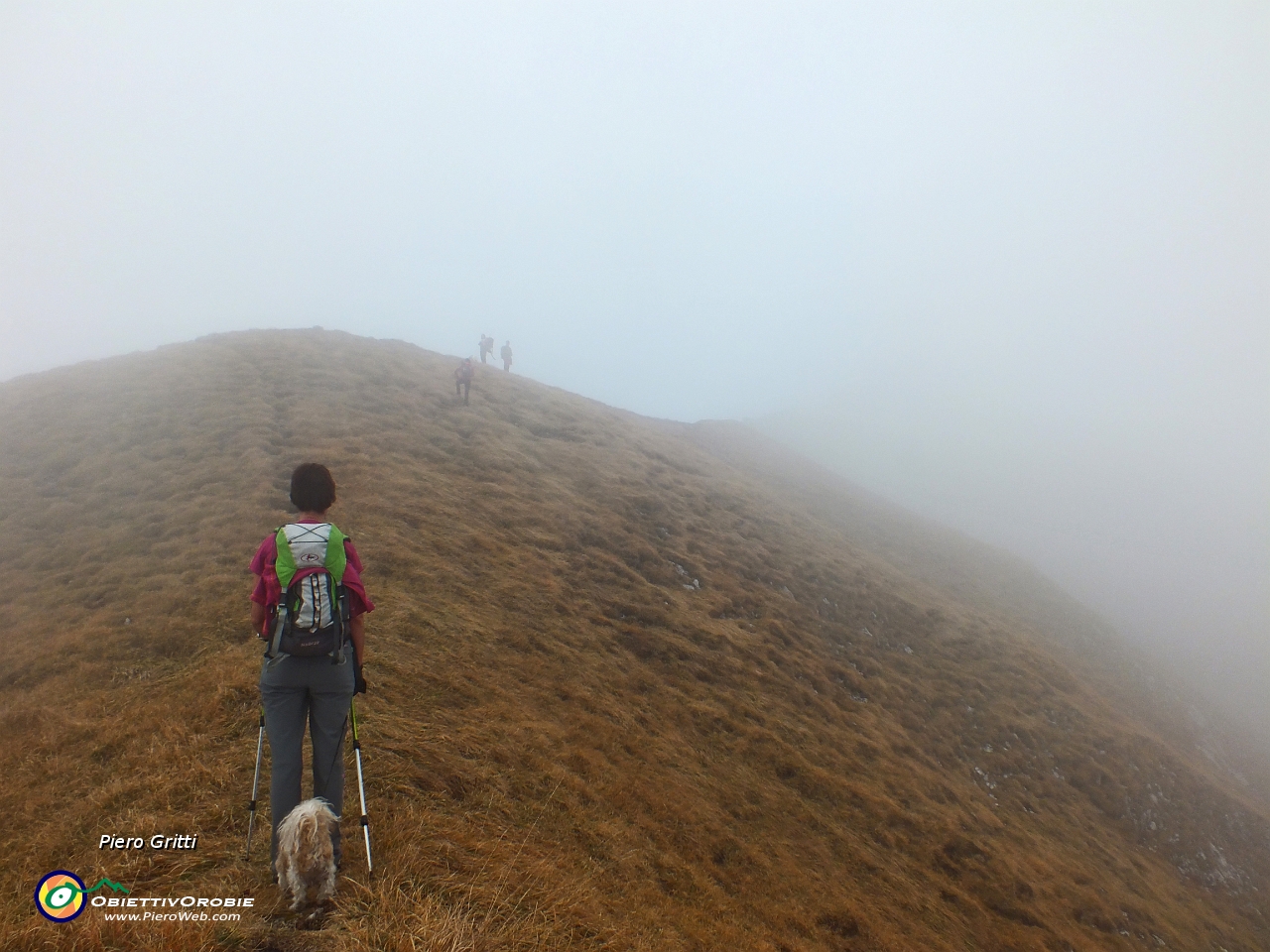 53 in vista della cima...tra la nebbia....JPG